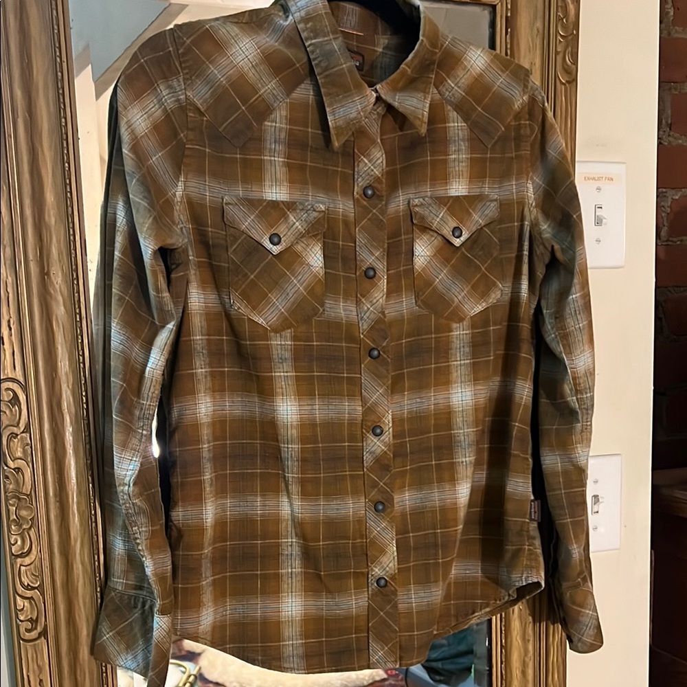 Patagonia tan plaid workwear western style snap shirt women’s M